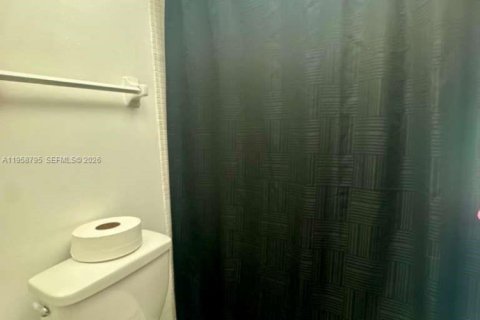 Condominio en alquiler en Lauderhill, Florida, 1 dormitorio, 74.32 m2 № 2017551 - foto 16