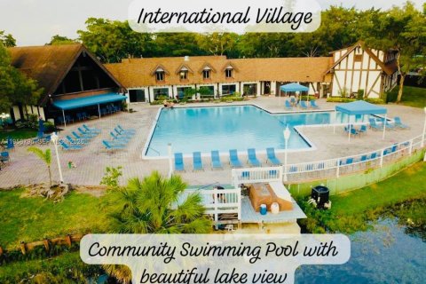 Condominio en Lauderhill, Florida, 1 dormitorio  № 2017551