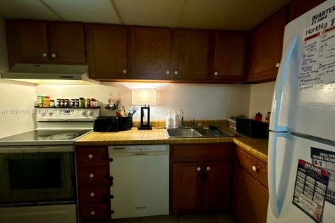 Condominio en alquiler en Lauderhill, Florida, 1 dormitorio, 74.32 m2 № 2017551 - foto 10