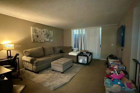 Condominio en alquiler en Lauderhill, Florida, 1 dormitorio, 74.32 m2 № 2017551 - foto 6