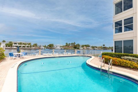 Condominio en venta en Pompano Beach, Florida, 1 dormitorio, 85.84 m2 № 2077719 - foto 18