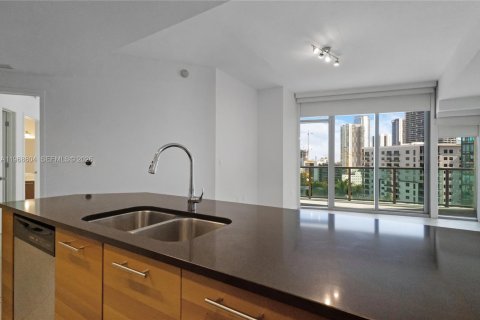 Condominio en venta en Miami, Florida, 1 dormitorio, 79.99 m2 № 2031694 - foto 4