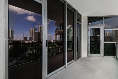 Condominio en venta en Miami, Florida, 1 dormitorio, 79.99 m2 № 2031694 - foto 30