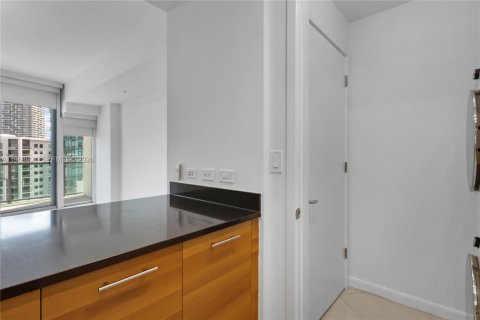 Condominio en venta en Miami, Florida, 1 dormitorio, 79.99 m2 № 2031694 - foto 16