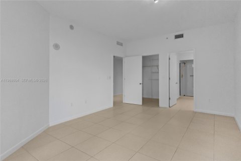 Condominio en venta en Miami, Florida, 1 dormitorio, 79.99 m2 № 2031694 - foto 22