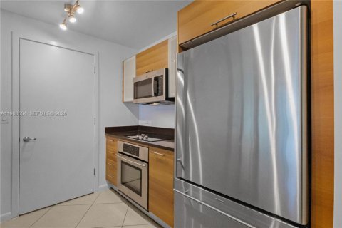 Condominio en venta en Miami, Florida, 1 dormitorio, 79.99 m2 № 2031694 - foto 15