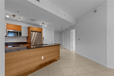 Condominio en venta en Miami, Florida, 1 dormitorio, 79.99 m2 № 2031694 - foto 12