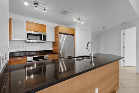 Condominio en venta en Miami, Florida, 1 dormitorio, 79.99 m2 № 2031694 - foto 13