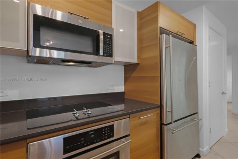 Condominio en venta en Miami, Florida, 1 dormitorio, 79.99 m2 № 2031694 - foto 18