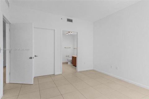 Condominio en venta en Miami, Florida, 1 dormitorio, 79.99 m2 № 2031694 - foto 24