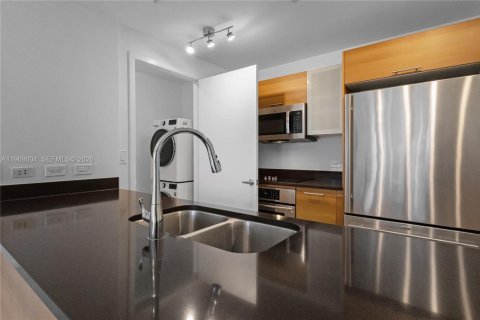 Condominio en venta en Miami, Florida, 1 dormitorio, 79.99 m2 № 2031694 - foto 17