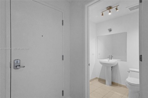 Condominio en venta en Miami, Florida, 1 dormitorio, 79.99 m2 № 2031694 - foto 26