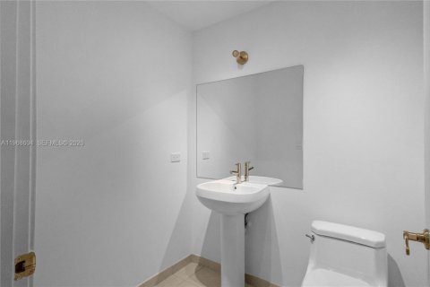 Condominio en venta en Miami, Florida, 1 dormitorio, 79.99 m2 № 2031694 - foto 25