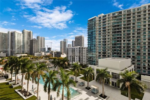 Condominio en venta en Miami, Florida, 1 dormitorio, 79.99 m2 № 2031694 - foto 10