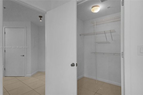 Condominio en venta en Miami, Florida, 1 dormitorio, 79.99 m2 № 2031694 - foto 23