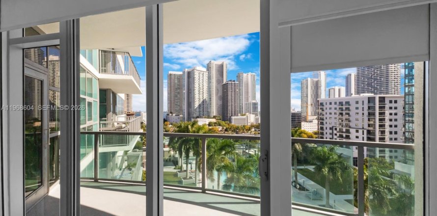 Condominio en Miami, Florida, 1 dormitorio  № 2031694