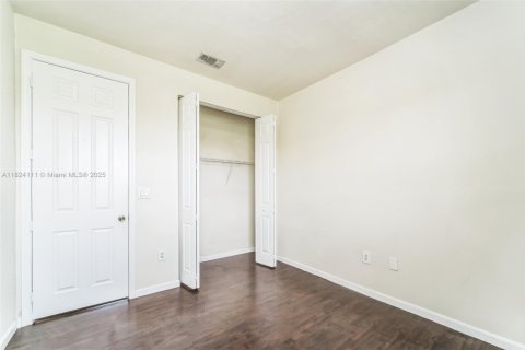 Townhouse in Cutler Bay, Florida 4 bedrooms, 204.48 sq.m. № 1790506 - photo 12