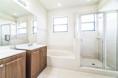 Townhouse in Cutler Bay, Florida 4 bedrooms, 204.48 sq.m. № 1790506 - photo 10