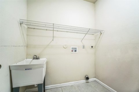 Townhouse in Cutler Bay, Florida 4 bedrooms, 204.48 sq.m. № 1790506 - photo 13