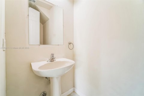 Townhouse in Cutler Bay, Florida 4 bedrooms, 204.48 sq.m. № 1790506 - photo 18