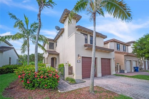 Townhouse in Cutler Bay, Florida 4 bedrooms, 204.48 sq.m. № 1790506 - photo 27
