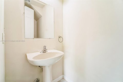 Townhouse in Cutler Bay, Florida 4 bedrooms, 204.48 sq.m. № 1790506 - photo 17