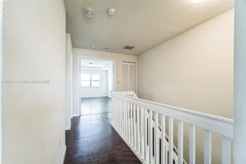 Townhouse in Cutler Bay, Florida 4 bedrooms, 204.48 sq.m. № 1790506 - photo 6