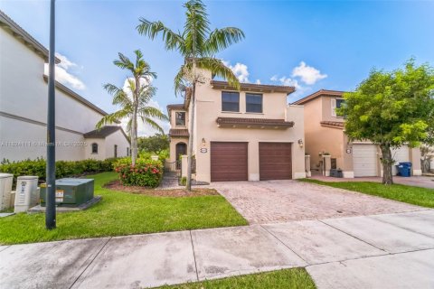 Townhouse in Cutler Bay, Florida 4 bedrooms, 204.48 sq.m. № 1790506 - photo 1
