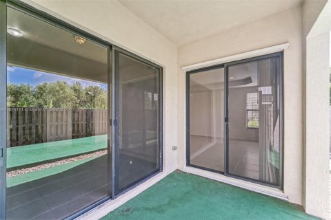 Townhouse in Cutler Bay, Florida 4 bedrooms, 204.48 sq.m. № 1790506 - photo 25