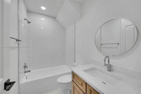Townhouse in Boca Raton, Florida 3 bedrooms, 201.04 sq.m. № 1889632 - photo 13