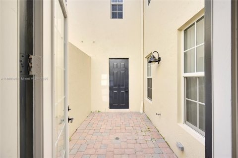 Townhouse in Boca Raton, Florida 3 bedrooms, 201.04 sq.m. № 1889632 - photo 14