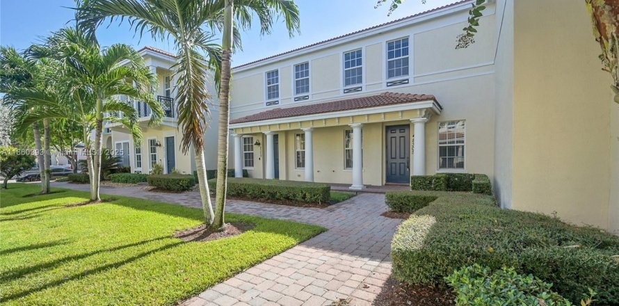 Townhouse in Boca Raton, Florida 3 bedrooms, 201.04 sq.m. № 1889632