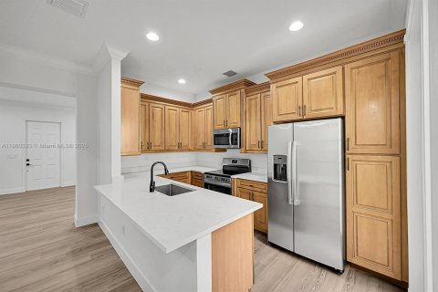 Townhouse in Boca Raton, Florida 3 bedrooms, 201.04 sq.m. № 1889632 - photo 7