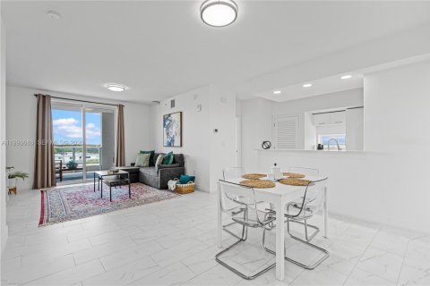 Купить кондоминиум в Холливуд, Флорида 2 спальни, № 2052485 - фото 2