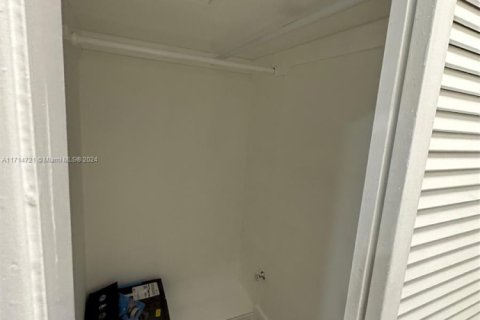 Condo in Aventura, Florida, 1 bedroom  № 1864592 - photo 10
