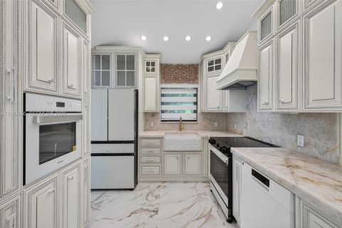 Villa ou maison à vendre à Biscayne Park, Floride: 4 chambres, 346.25 m2 № 2169338 - photo 15