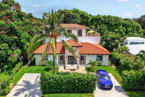 Villa ou maison à vendre à Biscayne Park, Floride: 4 chambres, 346.25 m2 № 2169338 - photo 2