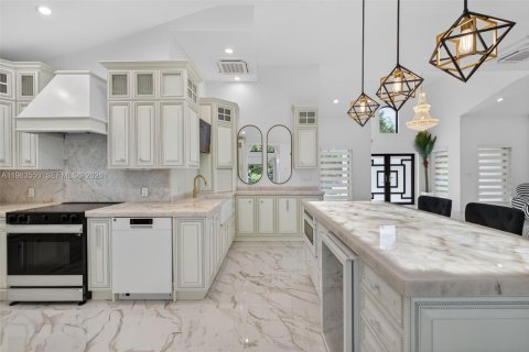 Villa ou maison à vendre à Biscayne Park, Floride: 4 chambres, 346.25 m2 № 2169338 - photo 21