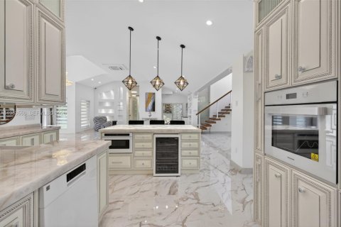 Villa ou maison à vendre à Biscayne Park, Floride: 4 chambres, 346.25 m2 № 2169338 - photo 18