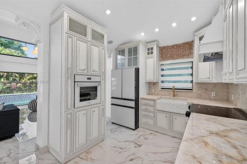 Villa ou maison à vendre à Biscayne Park, Floride: 4 chambres, 346.25 m2 № 2169338 - photo 14
