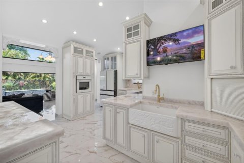 Villa ou maison à vendre à Biscayne Park, Floride: 4 chambres, 346.25 m2 № 2169338 - photo 13