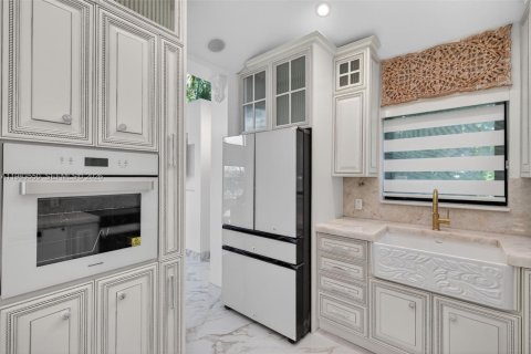 Villa ou maison à vendre à Biscayne Park, Floride: 4 chambres, 346.25 m2 № 2169338 - photo 17