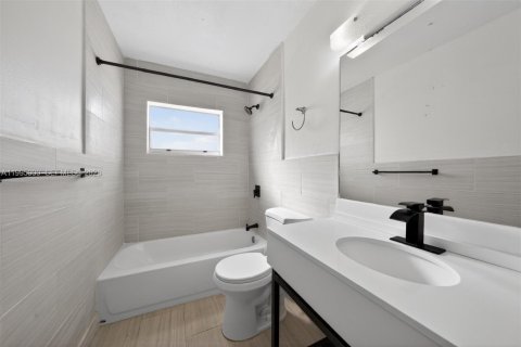 Casa en venta en Miami, Florida, 4 dormitorios, 137.77 m2 № 2058951 - foto 15