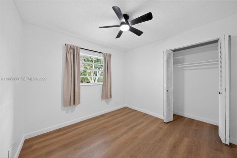 Casa en venta en Miami, Florida, 4 dormitorios, 137.77 m2 № 2058951 - foto 11