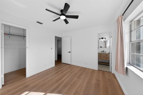 Casa en venta en Miami, Florida, 4 dormitorios, 137.77 m2 № 2058951 - foto 13