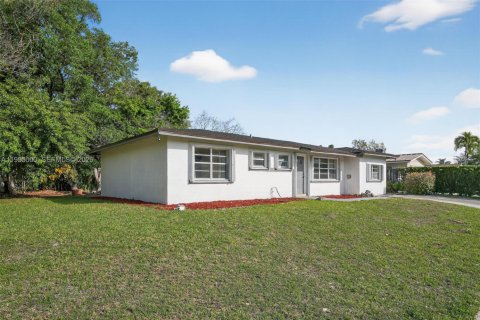 Casa en venta en Miami, Florida, 4 dormitorios, 137.77 m2 № 2058951 - foto 1