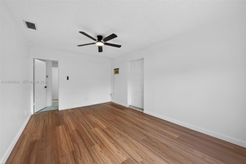 Casa en venta en Miami, Florida, 4 dormitorios, 137.77 m2 № 2058951 - foto 9