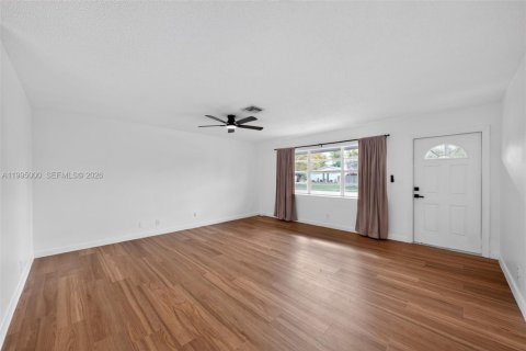 Casa en venta en Miami, Florida, 4 dormitorios, 137.77 m2 № 2058951 - foto 10
