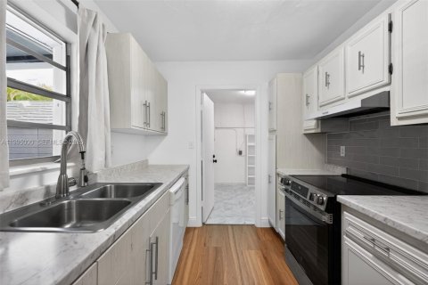 Casa en venta en Miami, Florida, 4 dormitorios, 137.77 m2 № 2058951 - foto 6