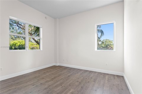 Condo in North Miami, Florida, 2 bedrooms  № 2087221 - photo 24